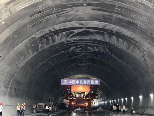 隧道在线观看 13集,13集悬疑揭秘之旅
