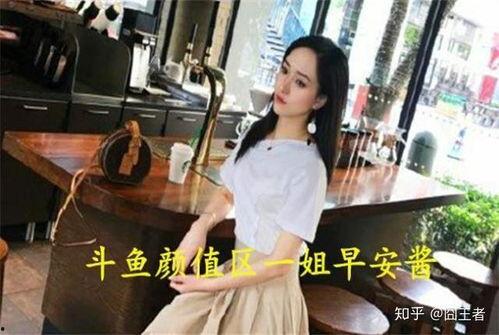 娱乐吃瓜酱跷二郎腿