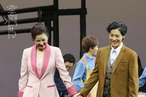 在线观看 傲骨之战,职场风云再起，法律精英的智慧较量